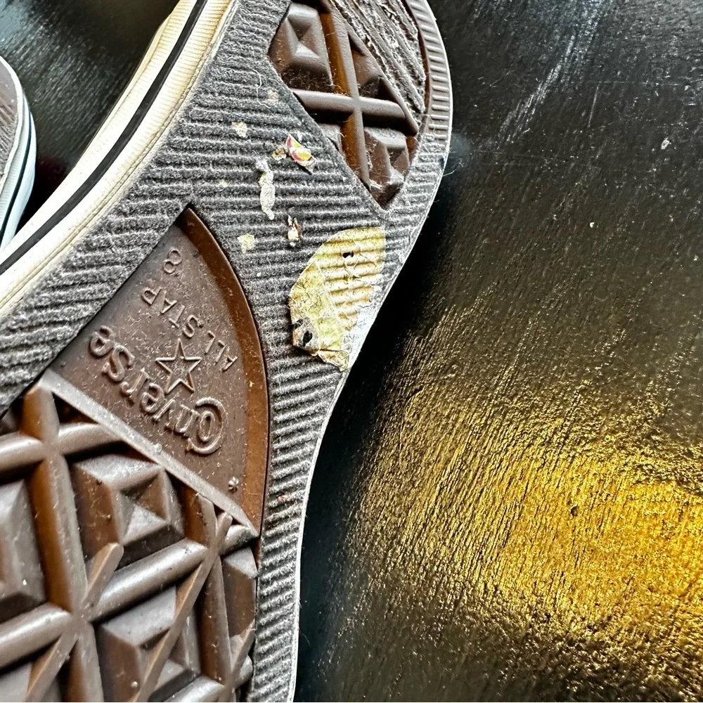 Converse Size 8 Red and White Chuck Shoe All Star - Picture 4 of 8